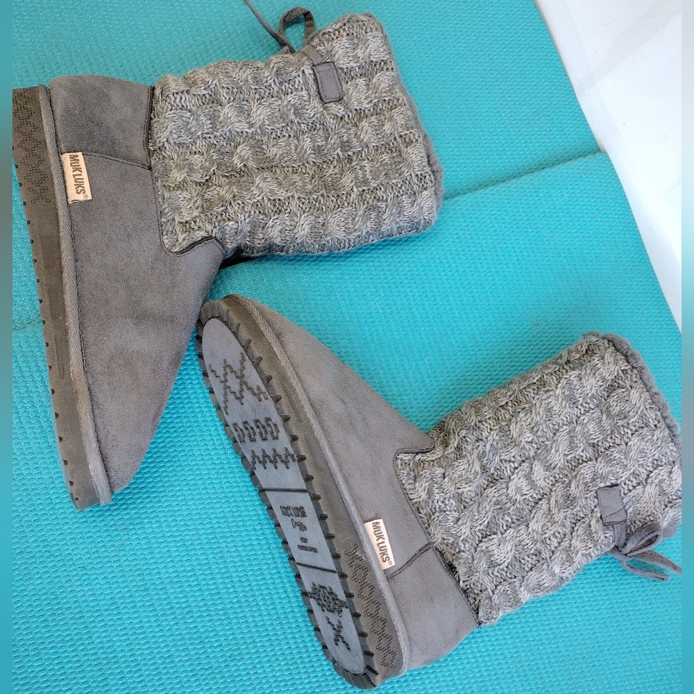 Mukluks Womens Cozy Winter Fur Boots Pull On Fold Down Faux Suede Sz 7